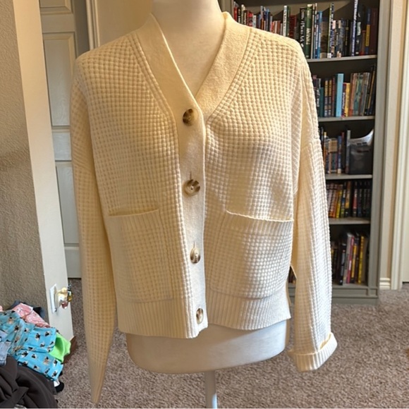 Abercrombie Cream Waffle Button Cardigan - Picture 3 of 9